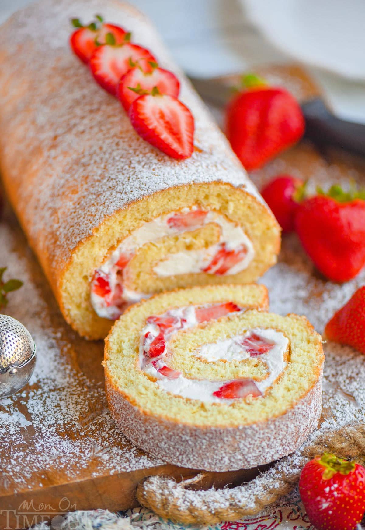 Strawberry Roll Cake (Roulade)
